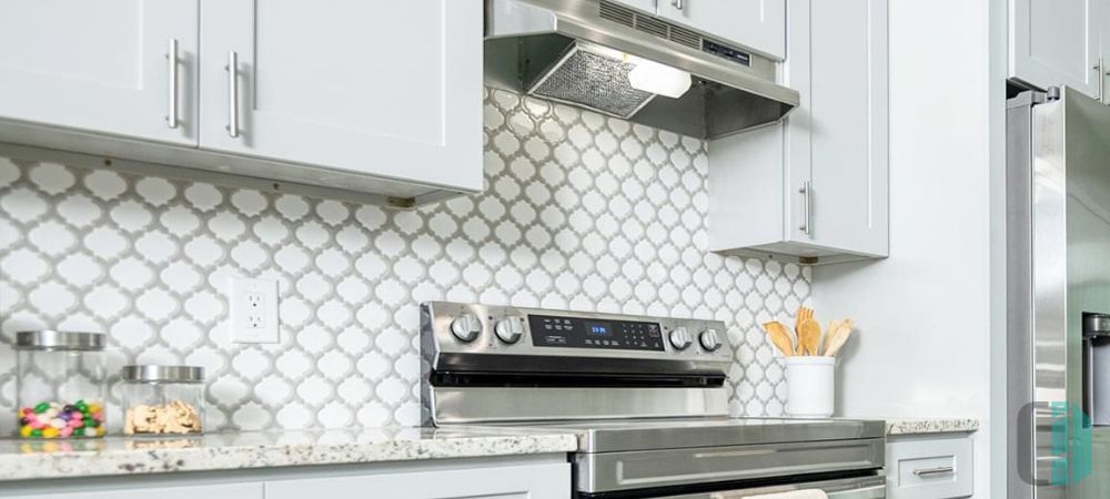 Patterned Backsplash to Match With Gray Cabinets